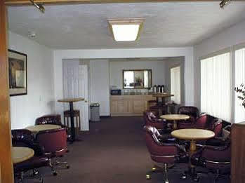 Econo Near Snake River Hotel 2*