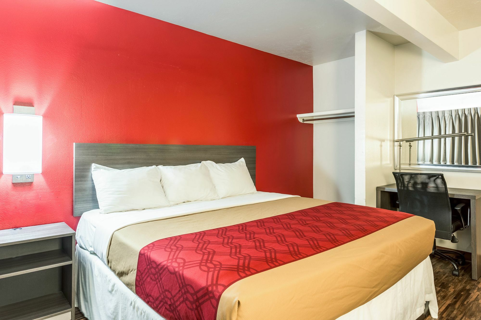 Econo Near Snake River Hotel 2*