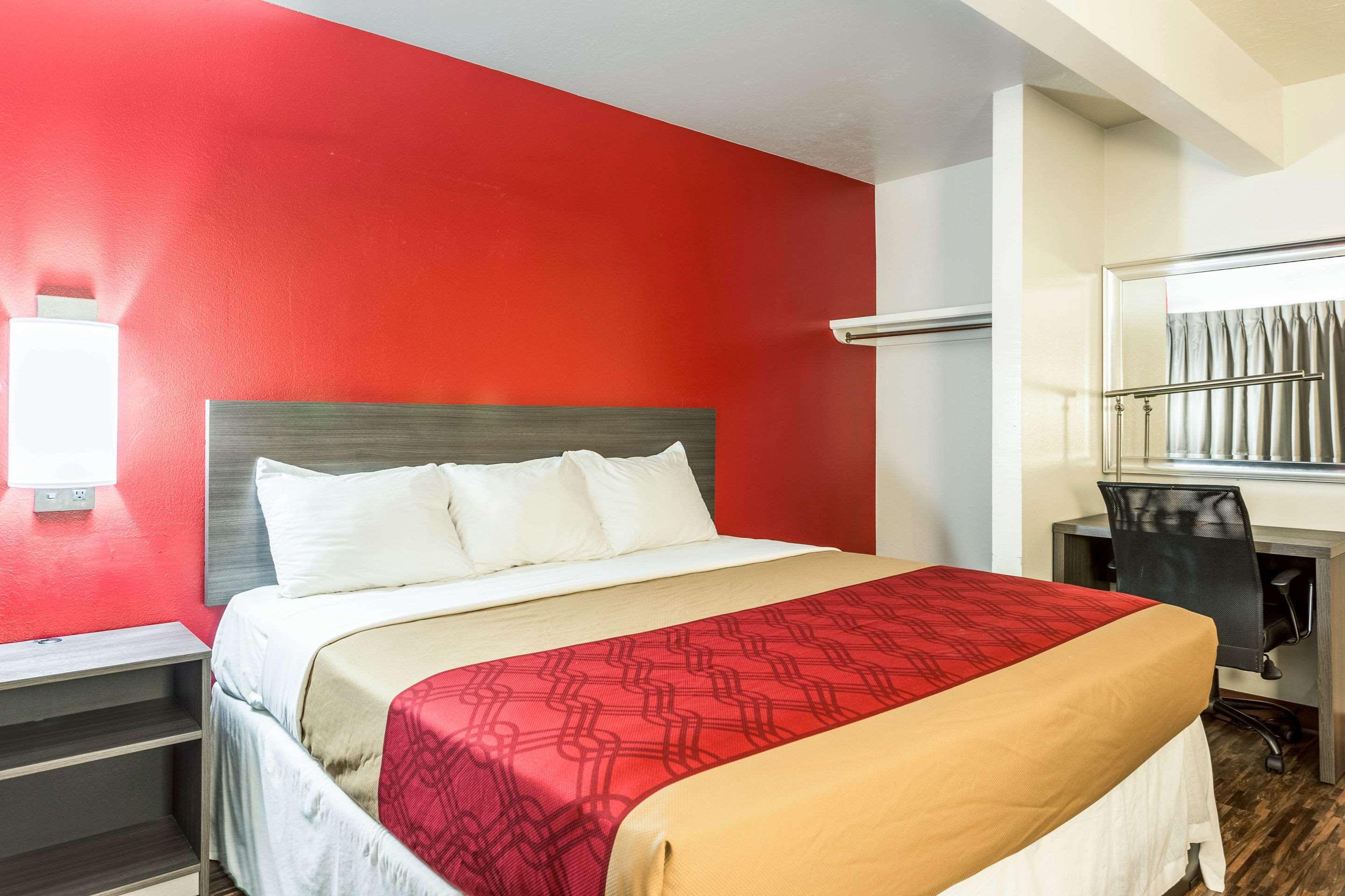 Hotel Econo Near Snake River