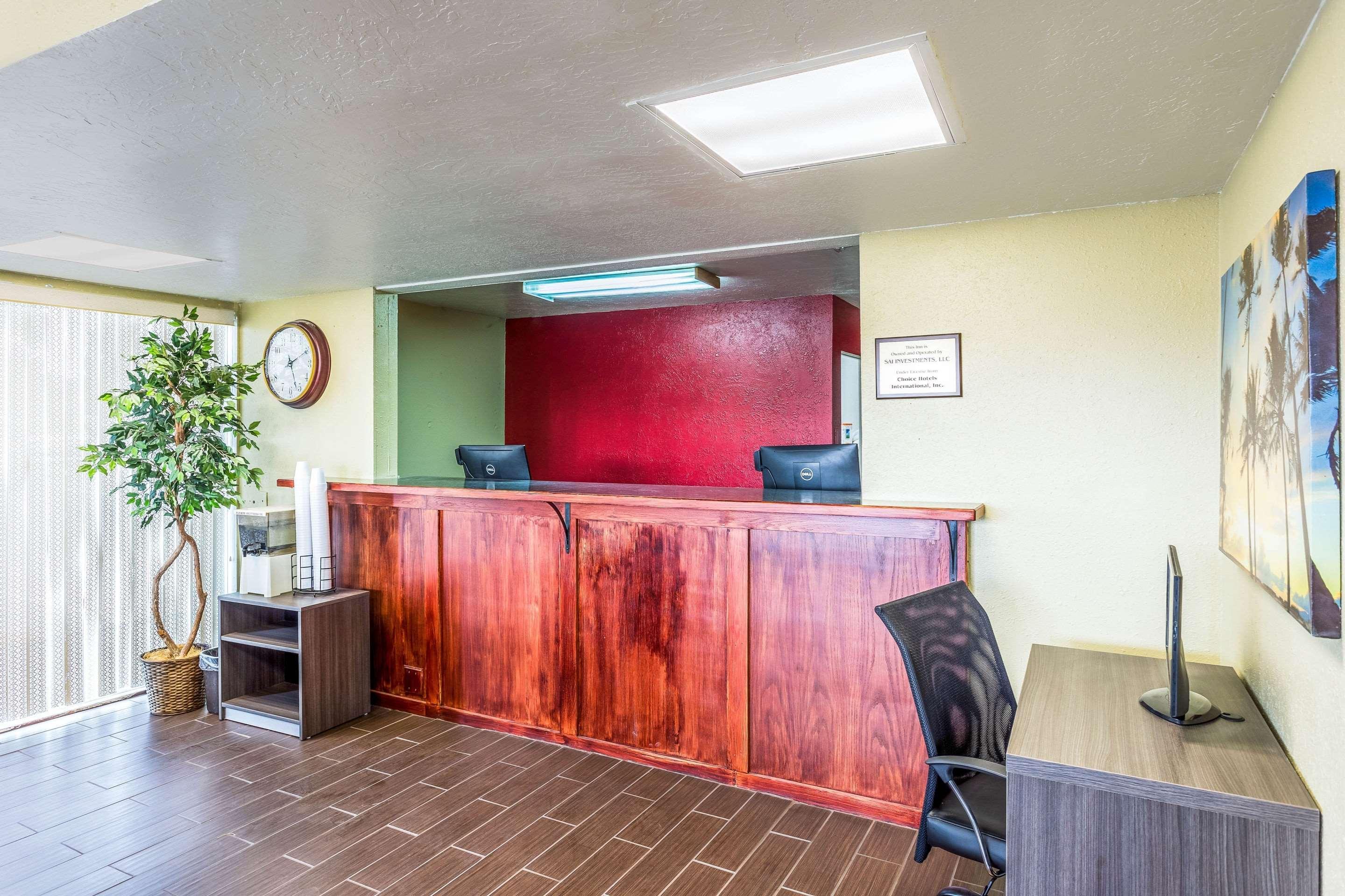 Econo Near Snake River Hotel 2*