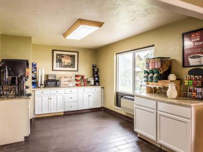 Econo Near Snake River 2*